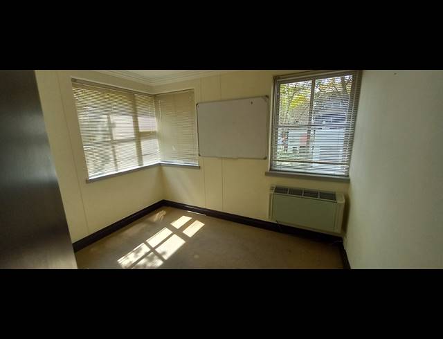 111M² OFFICE TO LET IN BRYANSTON